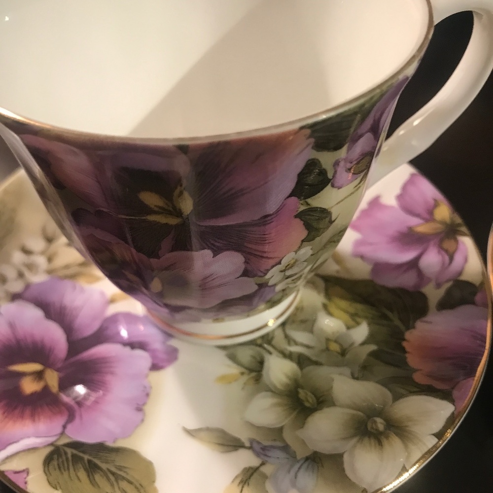 China Tea Set 2 Cups And 2 Saucers Flower Pattern VGC